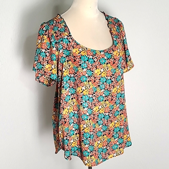 Pleione Colorful Flowers Top, Short Sleeves, V-neck in the Back, Size Medium - Picture 8 of 10